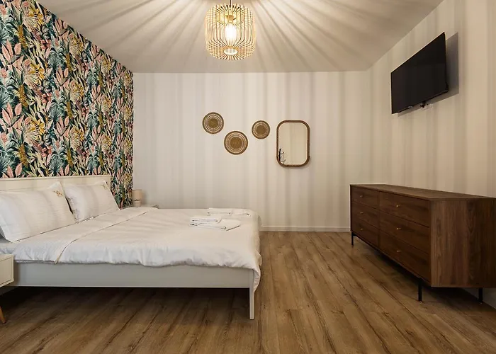 Long Street - Historic Center Apartment *